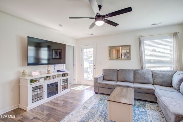 389 Arrowhead Drive, Johnson City, TN 37601