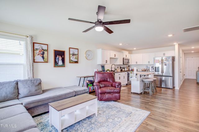 389 Arrowhead Drive, Johnson City, TN 37601
