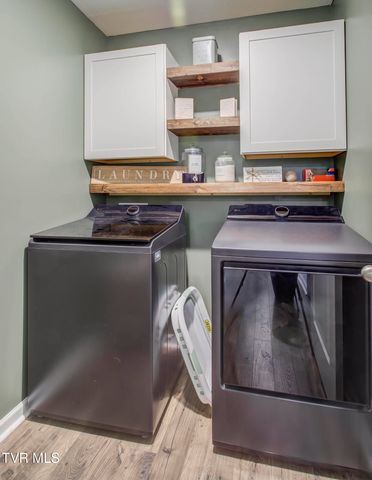 389 Arrowhead Drive, Johnson City, TN 37601