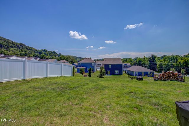 389 Arrowhead Drive, Johnson City, TN 37601