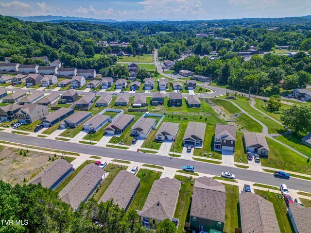 389 Arrowhead Drive, Johnson City, TN 37601