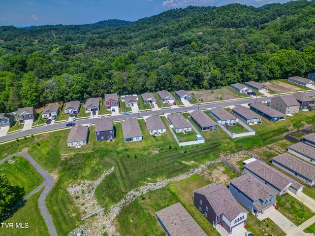 389 Arrowhead Drive, Johnson City, TN 37601
