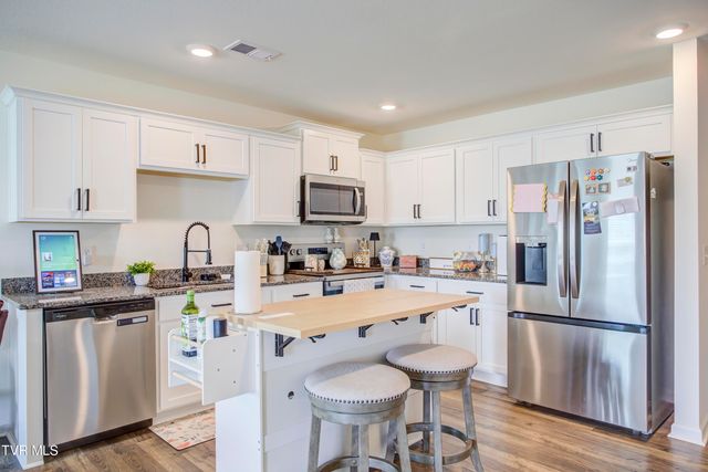 389 Arrowhead Drive, Johnson City, TN 37601
