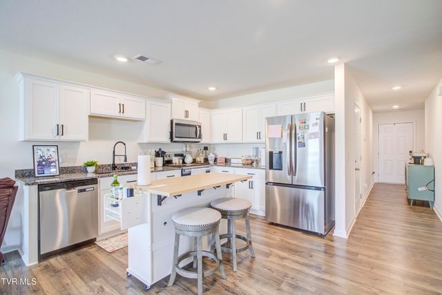 389 Arrowhead Drive, Johnson City, TN 37601
