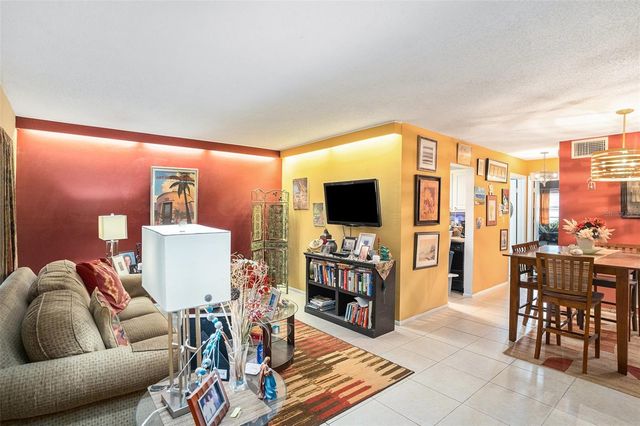 350 79TH AVENUE N 132, St Petersburg, FL 33702