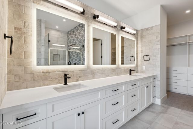 915 W ARDMORE Road 11, Phoenix, AZ 85041