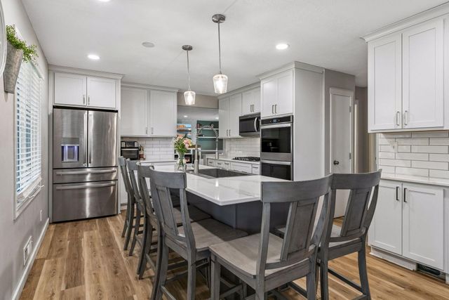 1105 Lakeview Drive, Burnsville, MN 55337