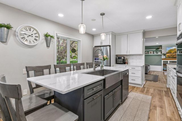 1105 Lakeview Drive, Burnsville, MN 55337