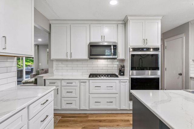 1105 Lakeview Drive, Burnsville, MN 55337