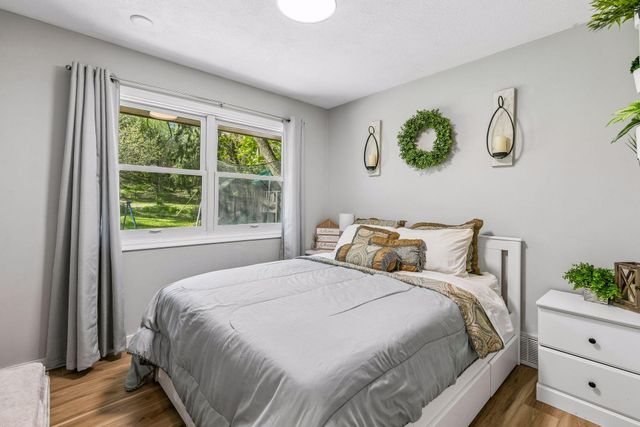 1105 Lakeview Drive, Burnsville, MN 55337