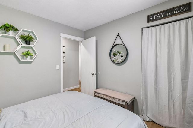 1105 Lakeview Drive, Burnsville, MN 55337