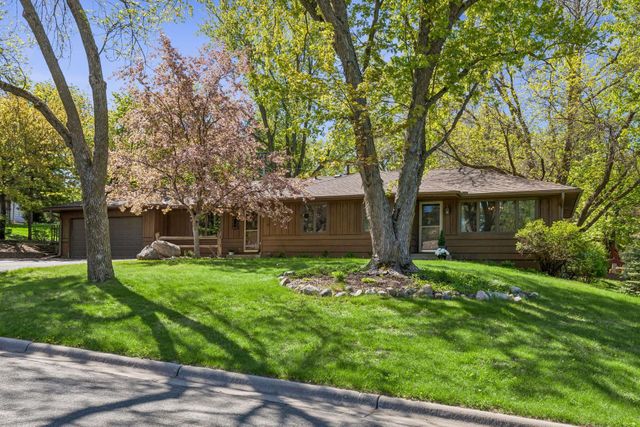 1105 Lakeview Drive, Burnsville, MN 55337
