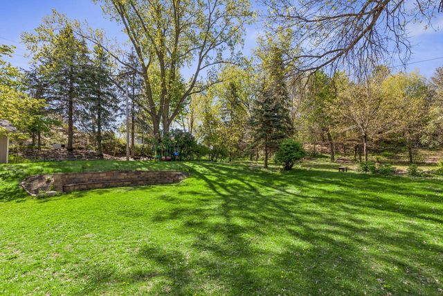 1105 Lakeview Drive, Burnsville, MN 55337