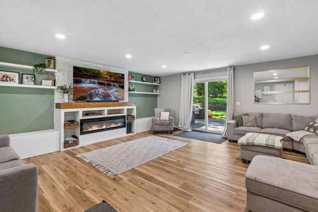 1105 Lakeview Drive, Burnsville, MN 55337