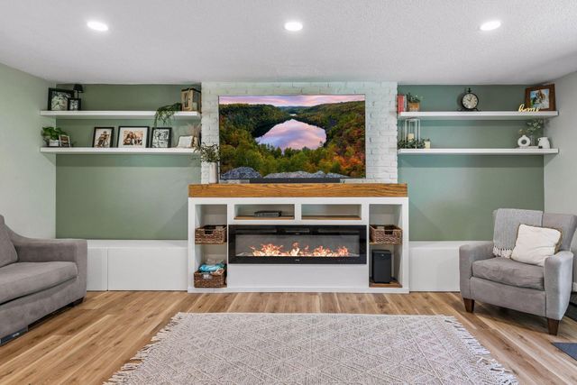 1105 Lakeview Drive, Burnsville, MN 55337