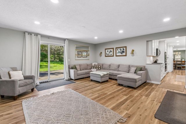 1105 Lakeview Drive, Burnsville, MN 55337