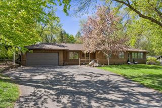 1105 Lakeview Drive, Burnsville, MN 55337