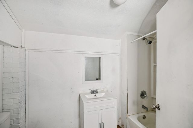 242 Bishop, Livingston, TX 77351