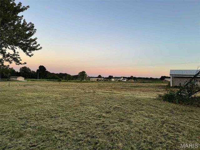 3495 Miles Station Road, Brighton, IL 62012