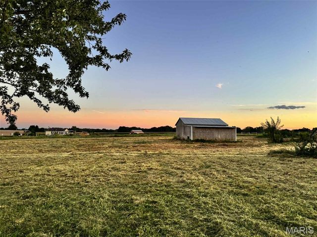 3495 Miles Station Road, Brighton, IL 62012