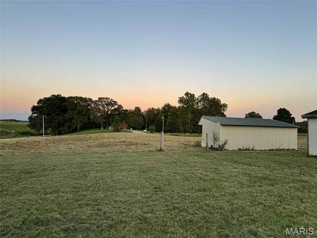 3495 Miles Station Road, Brighton, IL 62012