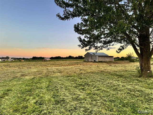 3495 Miles Station Road, Brighton, IL 62012