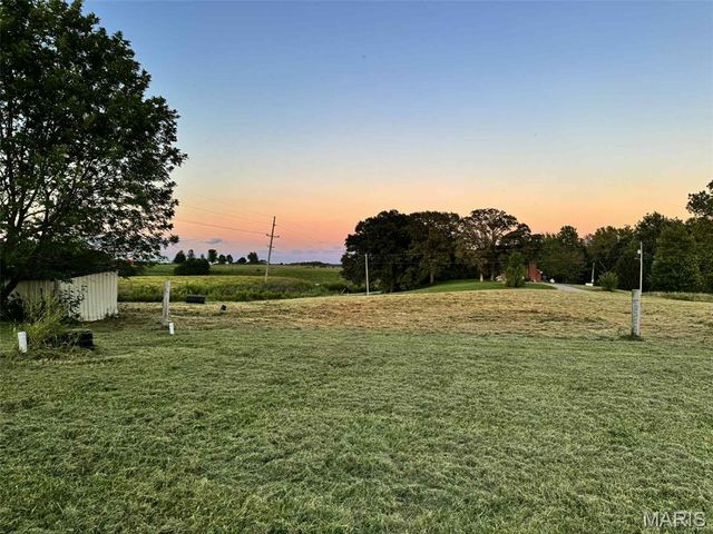 3495 Miles Station Road, Brighton, IL 62012