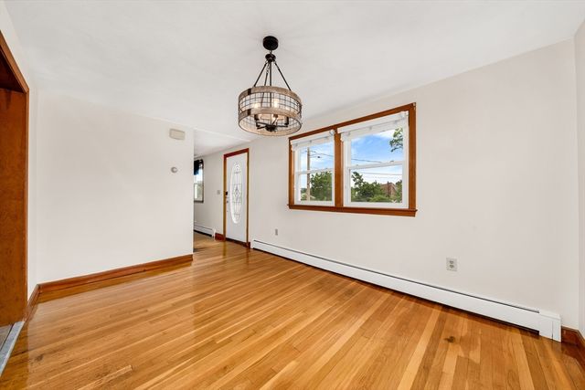 17 Dale Cir., Waltham, MA 02451
