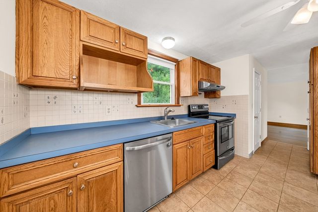 17 Dale Cir., Waltham, MA 02451