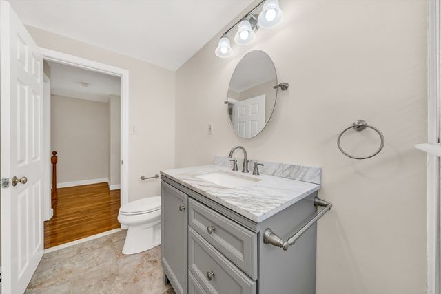 17 Dale Cir., Waltham, MA 02451