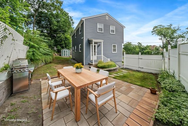 17 Dale Cir., Waltham, MA 02451