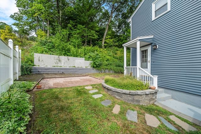 17 Dale Cir., Waltham, MA 02451