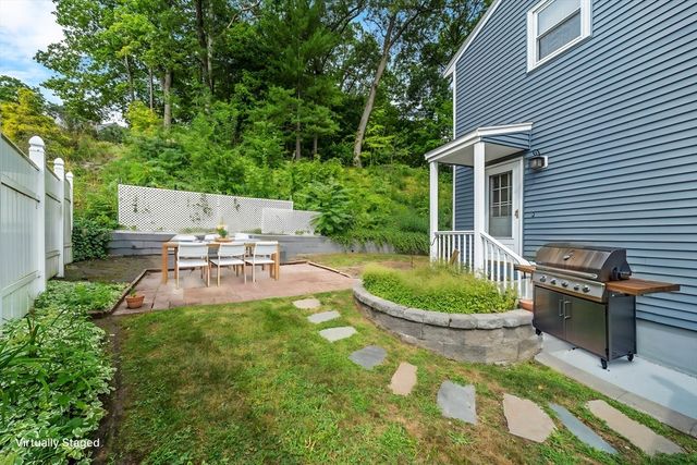 17 Dale Cir., Waltham, MA 02451