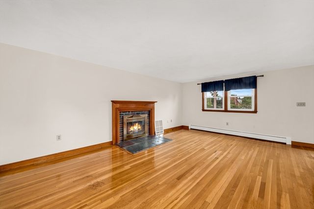 17 Dale Cir., Waltham, MA 02451