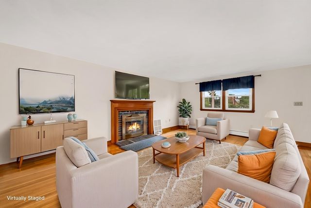 17 Dale Cir., Waltham, MA 02451