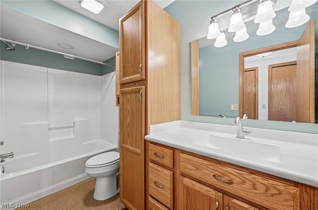 1453 Tripodi Circle C, Niles, OH 44446
