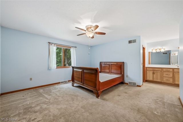 1453 Tripodi Circle C, Niles, OH 44446