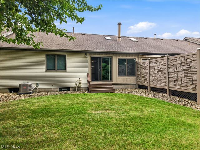 1453 Tripodi Circle C, Niles, OH 44446