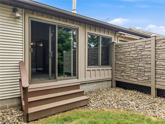 1453 Tripodi Circle C, Niles, OH 44446