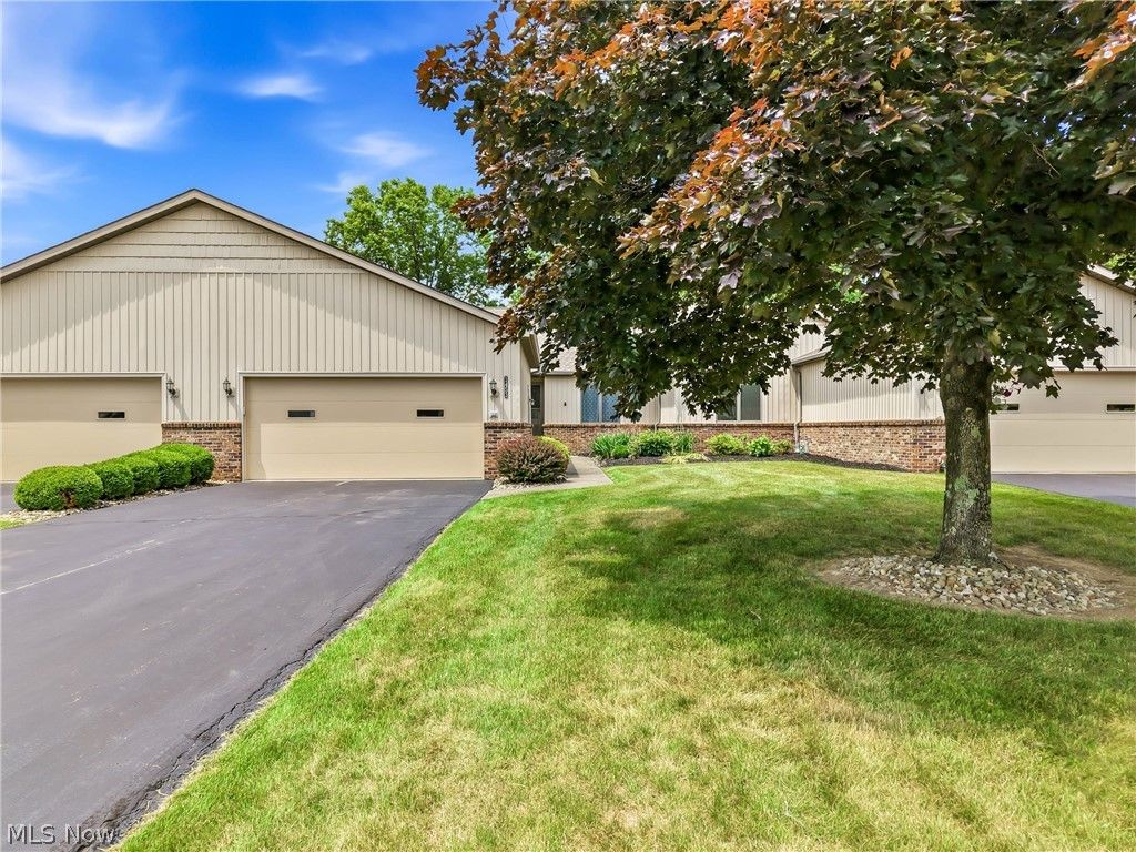 1453 Tripodi Circle C, Niles, OH 44446