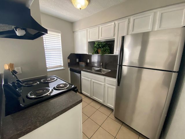 2501 Gulf Freeway 274, Dickinson, TX 77539