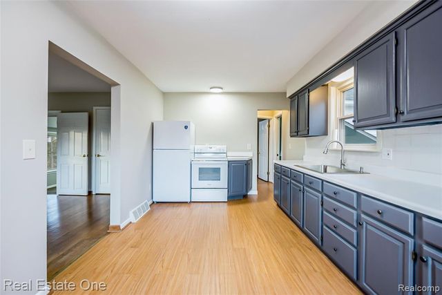 4141 Van Amberg Road, Brighton, MI 48114