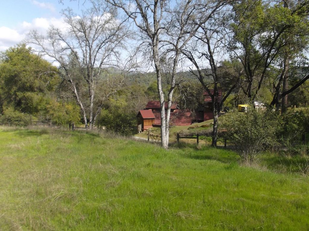 Image 11 of property listing at 49610 House Ranch Road, O Neals, CA 93645