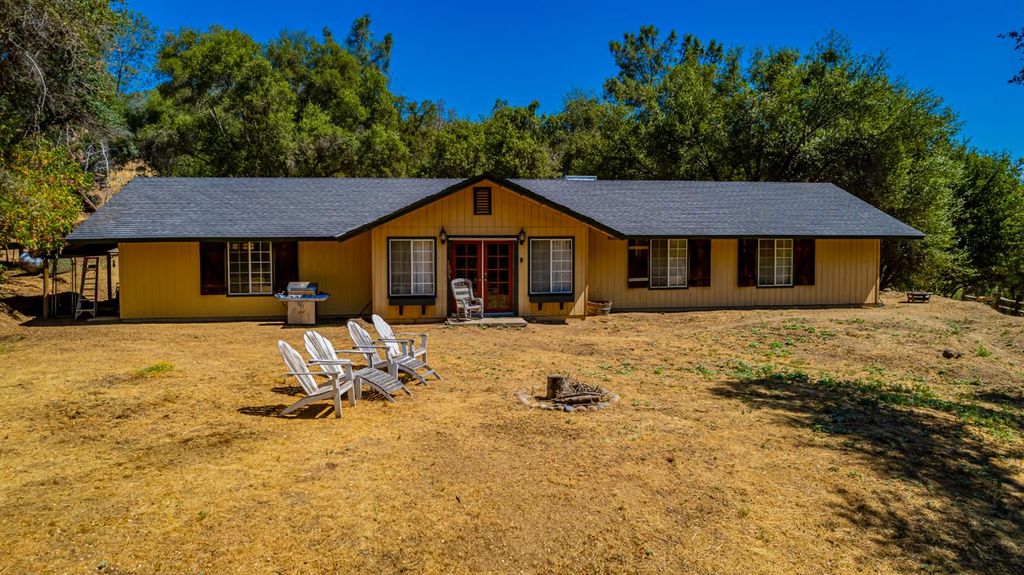 Image 14 of property listing at 49610 House Ranch Road, O Neals, CA 93645