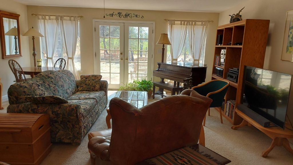 Image 15 of property listing at 49610 House Ranch Road, O Neals, CA 93645
