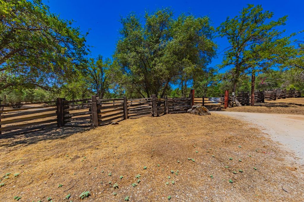 Image 2 of property listing at 49610 House Ranch Road, O Neals, CA 93645