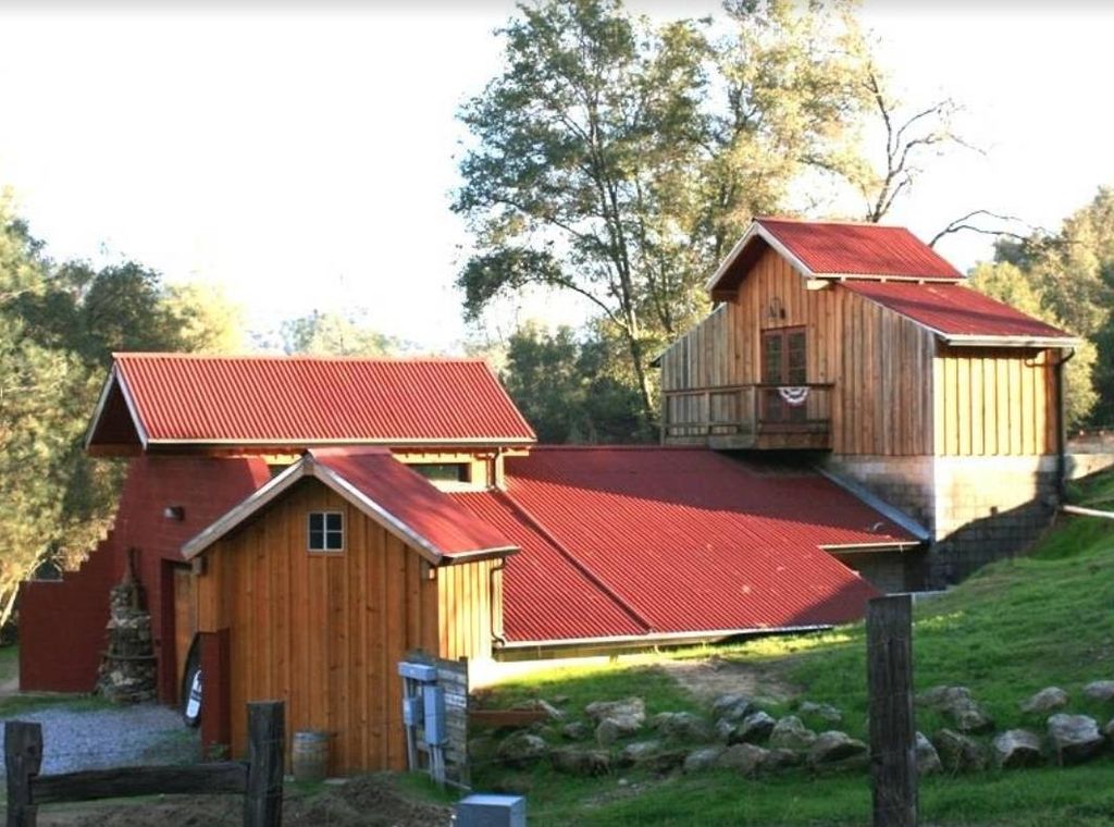 Image 5 of property listing at 49610 House Ranch Road, O Neals, CA 93645