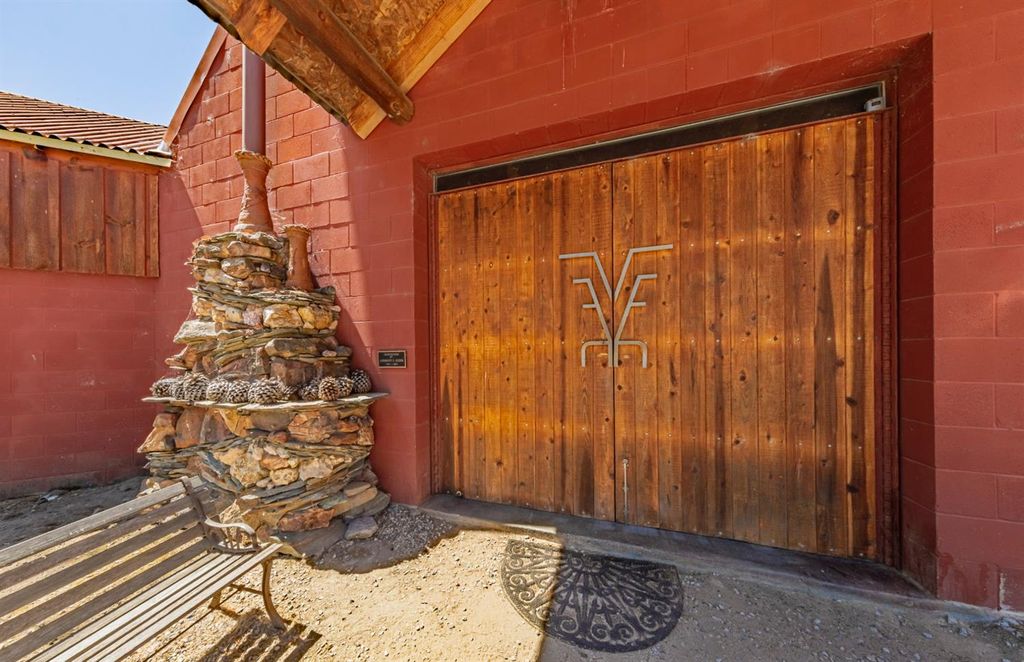 Image 6 of property listing at 49610 House Ranch Road, O Neals, CA 93645