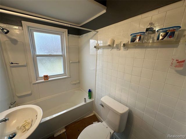 19131 Stansbury Street, Detroit, MI 48235