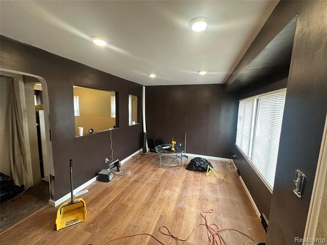 19131 Stansbury Street, Detroit, MI 48235